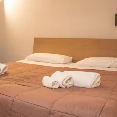 Apollo فندق مبيت وإفطار 4*