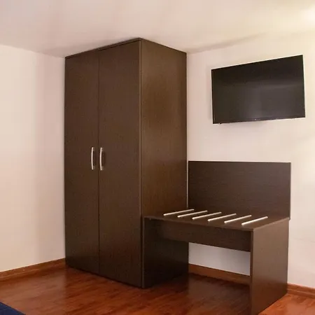 Apollo فندق مبيت وإفطار