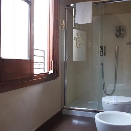 Apollo فندق مبيت وإفطار 4*