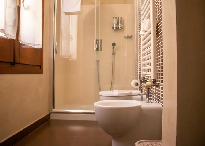 阿波罗套房酒店 4* 莱切