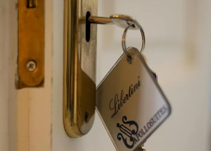 阿波罗套房酒店 莱切