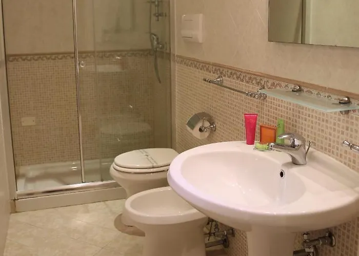 阿波罗套房酒店 住宿加早餐酒店 莱切