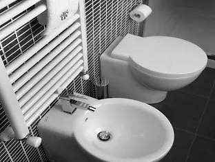 Apollo לינה וארוחת בוקר